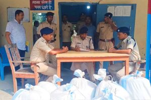 Bihar News: भारत-नेपाल सीमा से भारी मात्रा में गांजे की खेप बरामद, गुप्त सूचना पर हुई कार्रवाई