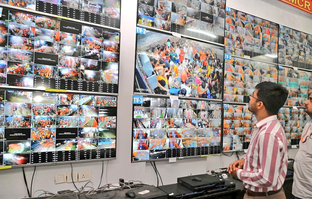 Shravani Mela 2025: तीसरी सोमवारी पर बाबाधाम में उमड़ी रिकॉर्ड तोड़ भीड़, 4 लाख से अधिक शिवभक्त पहुंचे देवघर