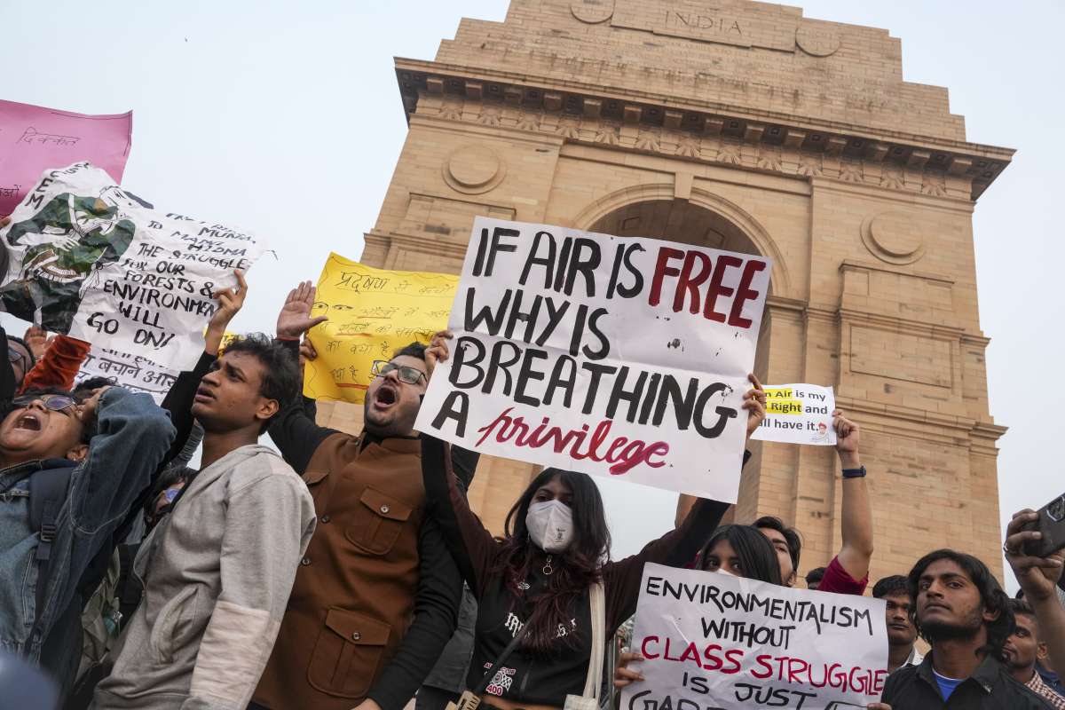 इंडिया गेट प्रदर्शन: 22 आरोपी न्यायिक हिरासत में, प्रदूषण विरोध प्रदर्शन में पेपर स्प्रे और हिडमा समर्थन नारे का आरोप
