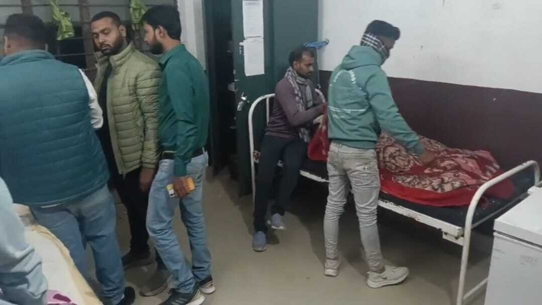 कोढा में देर रात दो सड़क हादसों में युवक की मौत, दो महिलाएं गंभीर रूप से घायल