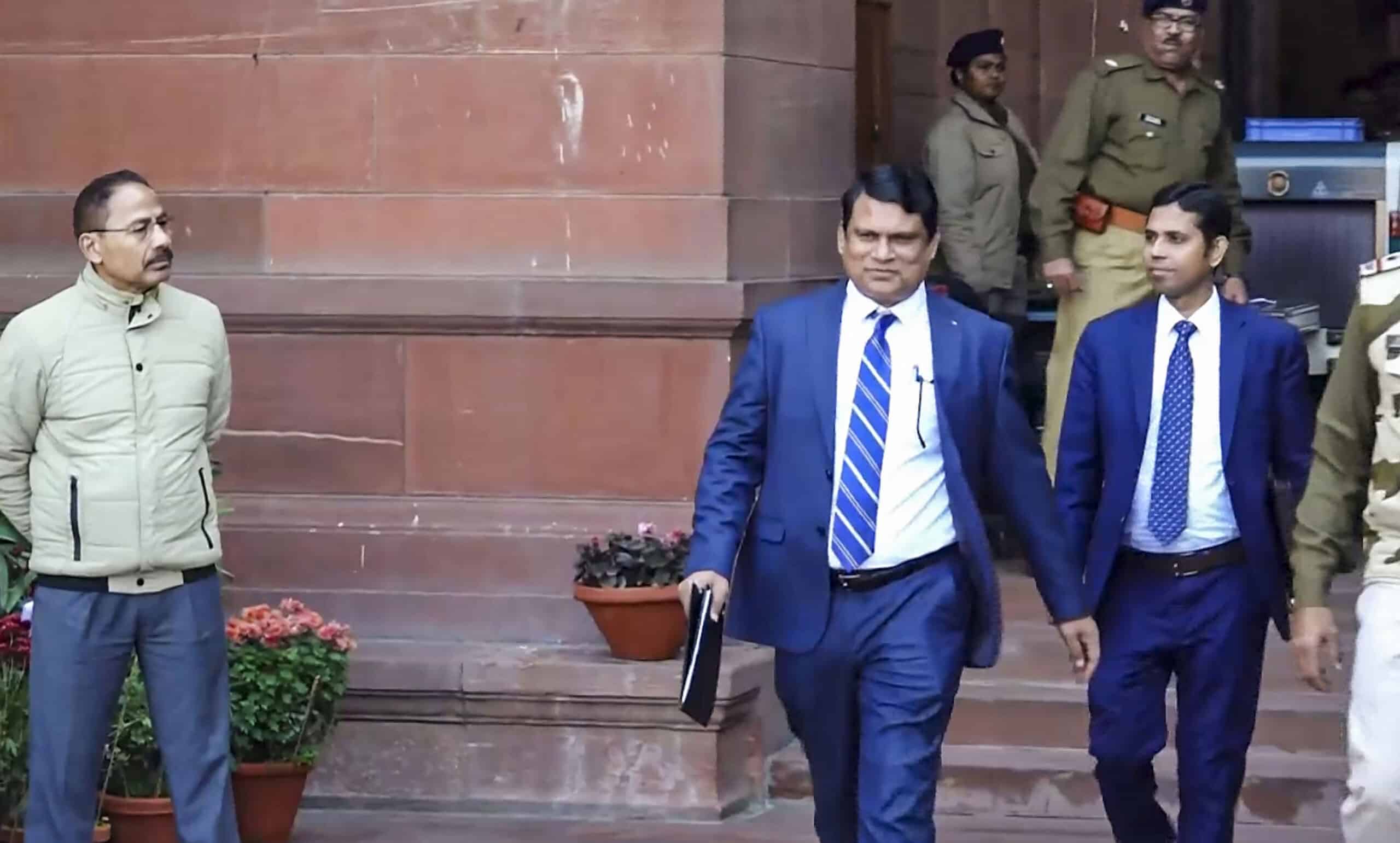 भारत ने बांग्लादेश के उच्चायुक्त को किया तलब, छात्र नेता हादी की हत्या की गहन जांच की मांग