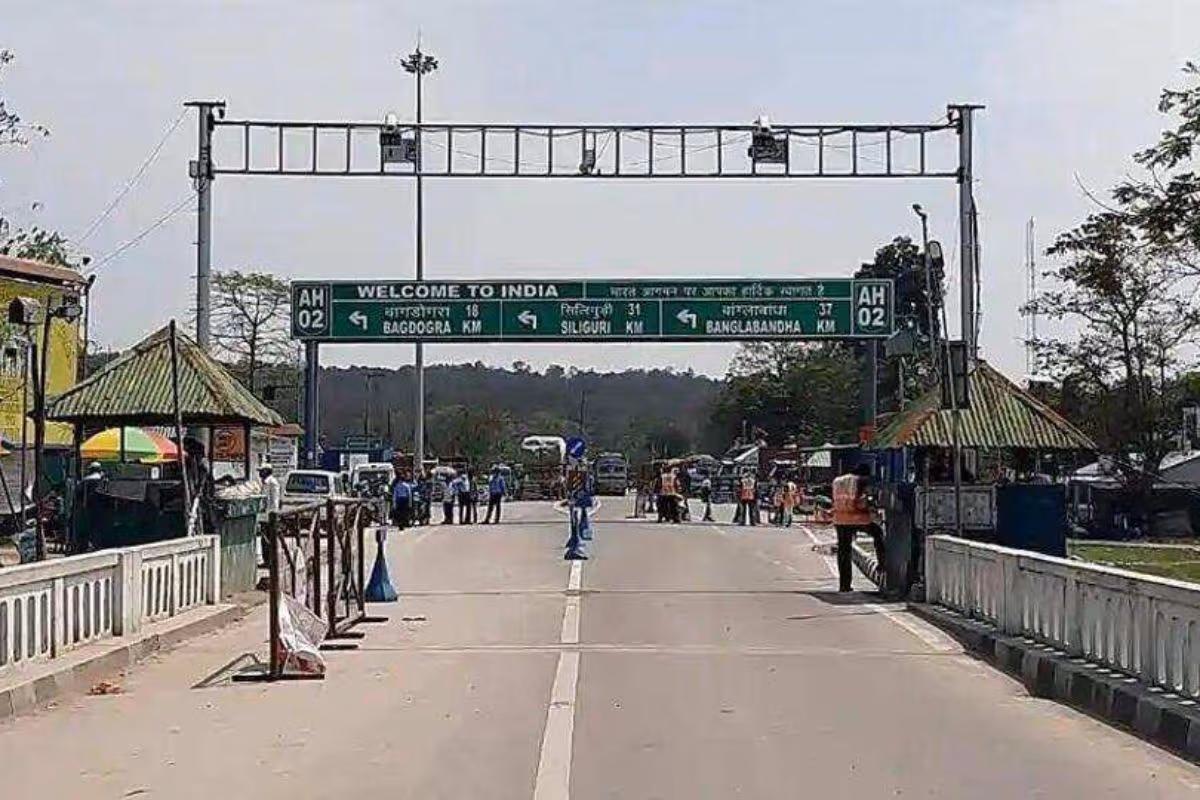Bihar News: नेपाल सीमा से सटे जिलों में हाई अलर्ट, 72 घंटे तक बॉर्डर पेट्रोलिंग का आदेश