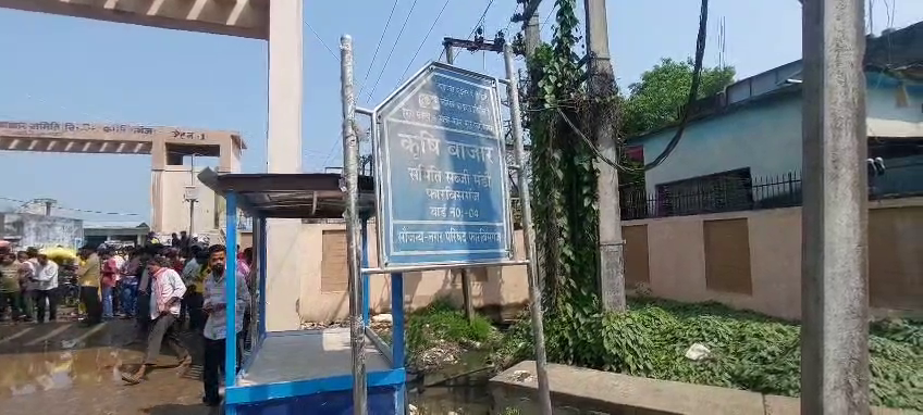 बिहार में सनसनी: सिर धड़ से अलग कर सड़क पर रखा, गुस्साई भीड़ ने आरोपी को पीट-पीटकर मार डाला