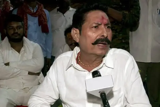 पटना में बड़ी राजनीतिक बयानबाज़ी: अनंत कुमार सिंह का चुनाव से संन्यास और शराबबंदी पर सवाल